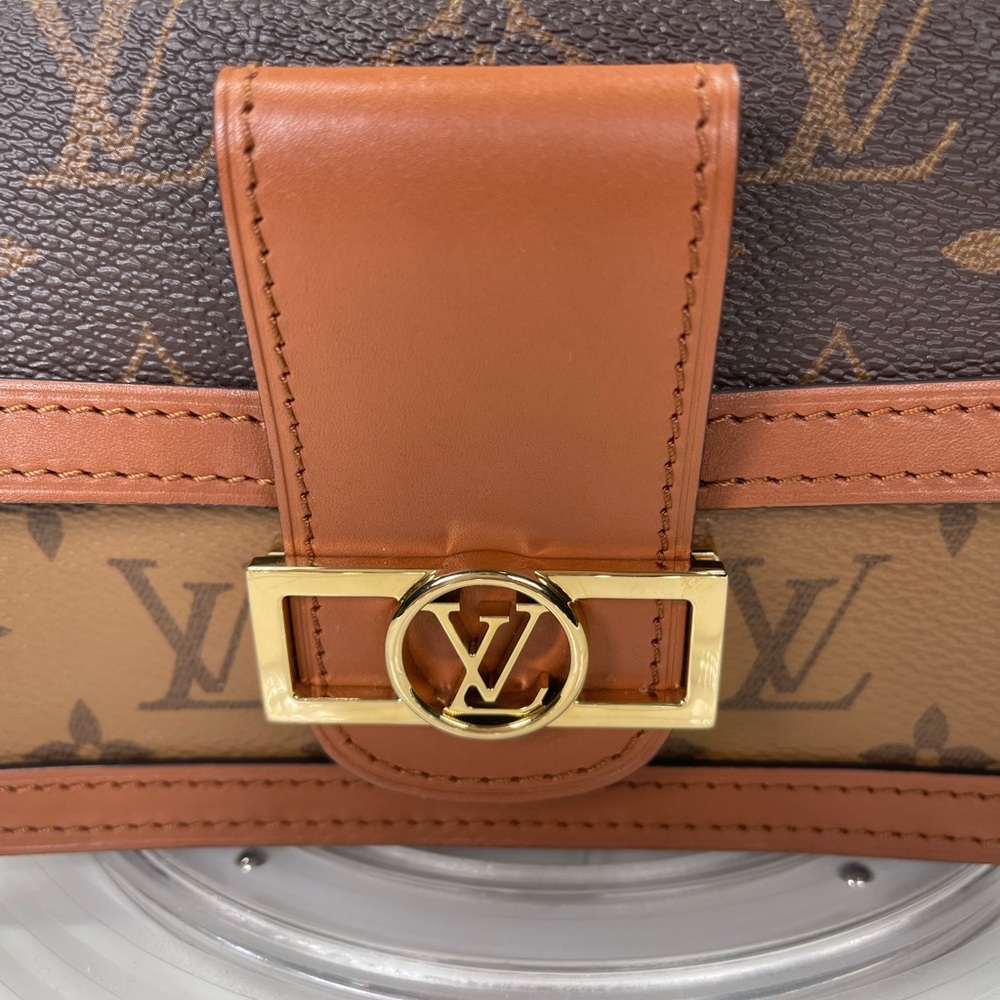 Louis Vuitton belt bag - Picture 9 of 16